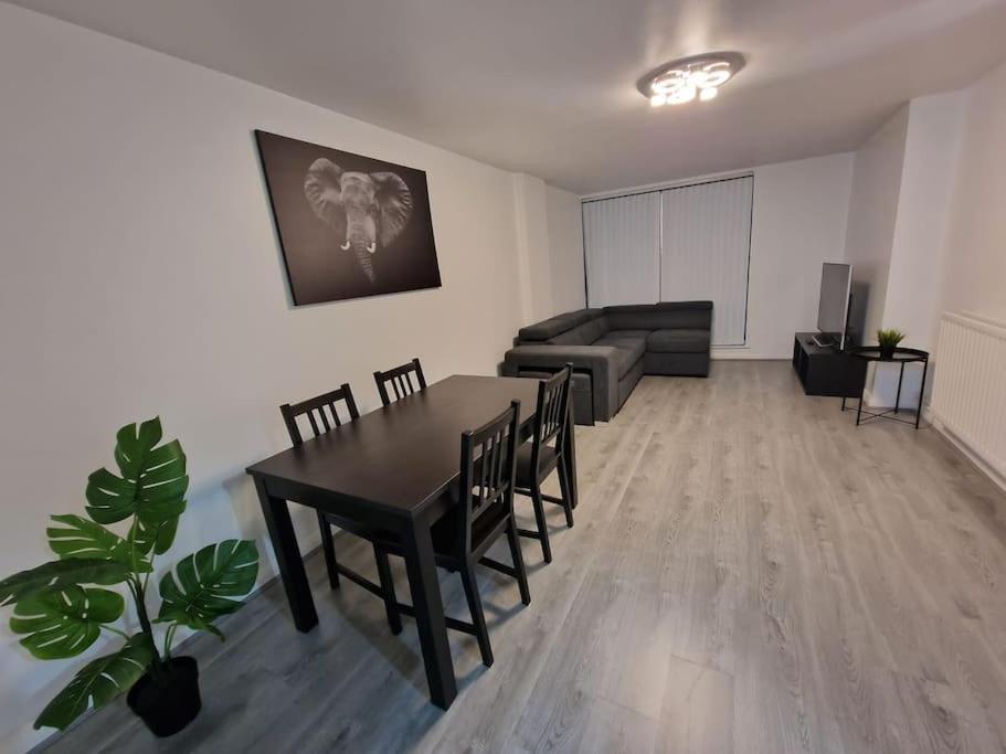 Contemporary City Centre Flat Belfast Eksteriør bilde